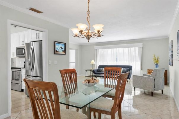 Chandelier, Dining room, Interior, Kitchen, Stainless Steel Appliances