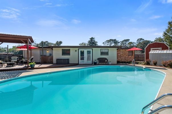Exterior, Pool