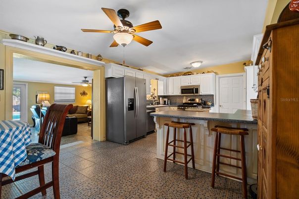 Interior, Kitchen, Living room, Stainless Steel Appliances