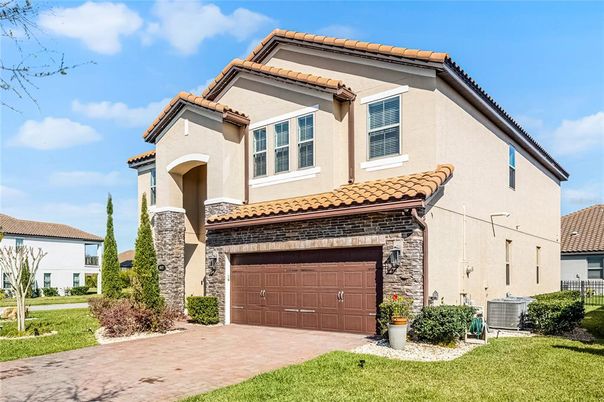 Attached, Exterior, Facade, Mediterranean
