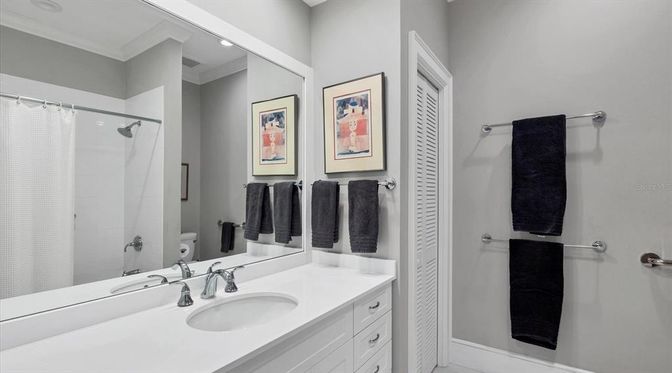 Bathroom, Interior, Recessed Lighting