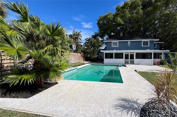 Exterior, Pool