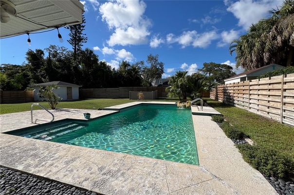Exterior, Pool