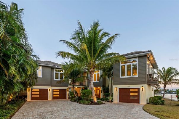Attached, Exterior, Facade, Raised Ranch
