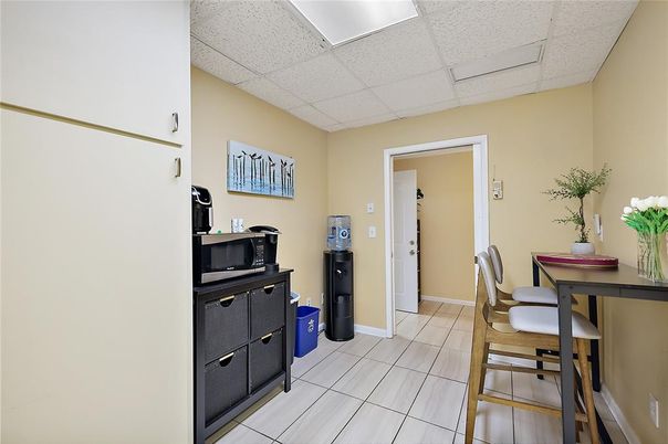 Home Office, Interior