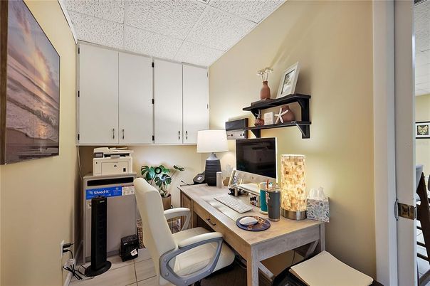 Home Office, Interior