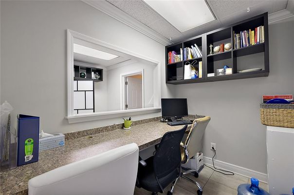 Home Office, Interior