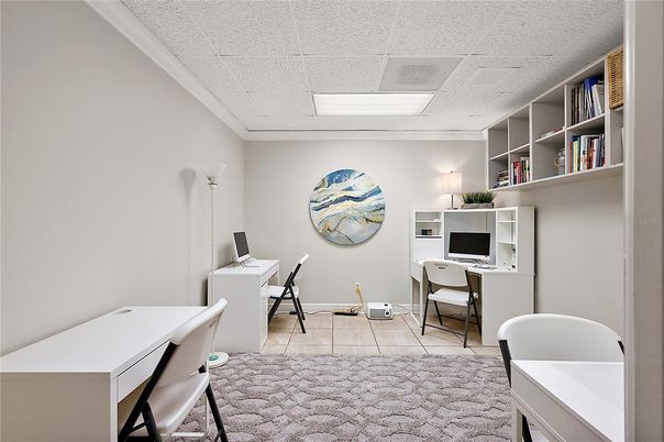 Home Office, Interior
