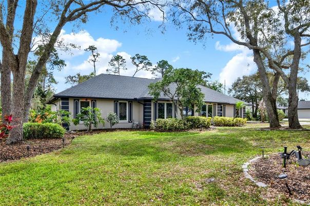 Backyard, Exterior, Facade, Ranch