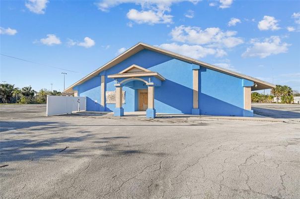 Exterior, Facade, None
