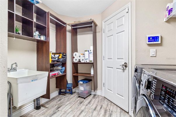 Interior, Washer, Wood Texture Flooring