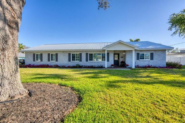 Backyard, Exterior, Facade, Ranch