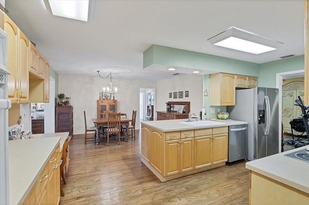 Chandelier, Dining room, Interior, Kitchen, Recessed Lighting, Wood Texture Flooring