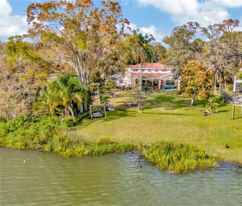 Exterior, Lake