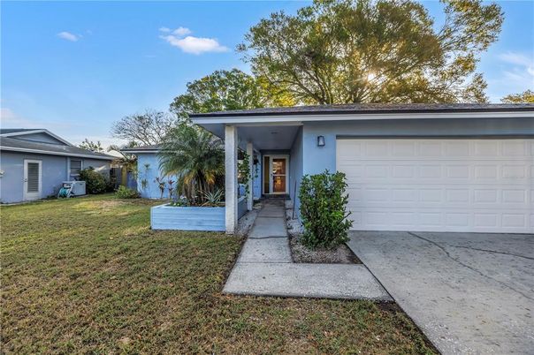 Attached, Exterior, Facade, Ranch