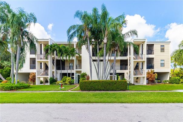 Backyard, Exterior, Facade, Condo Building