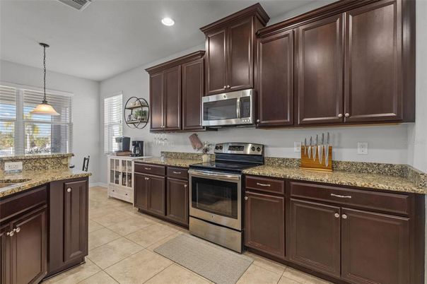 Dining room, Interior, Kitchen, Pendant Lights, Recessed Lighting, Stainless Steel Appliances