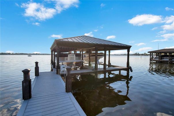 Exterior, Lake