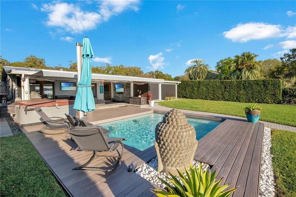 Exterior, Pool