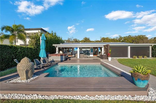 Exterior, Pool