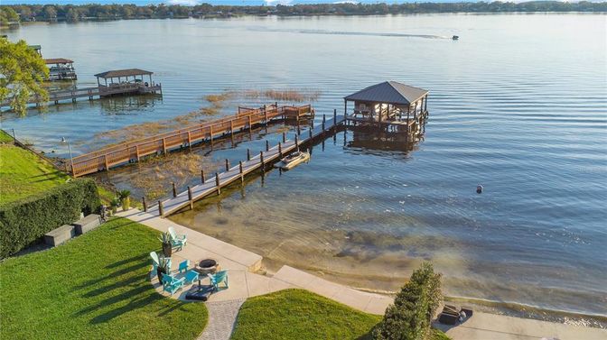 Exterior, Lake