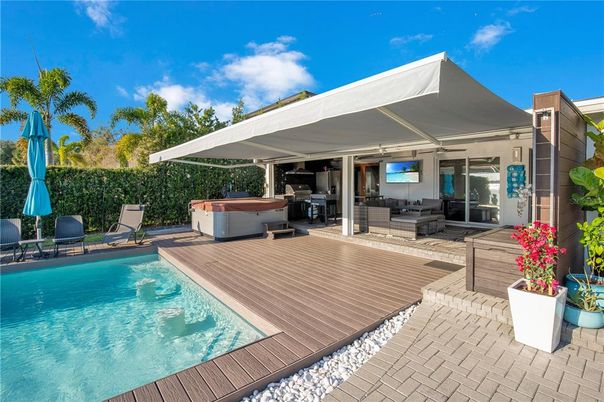 Exterior, Hot Tub, Pool