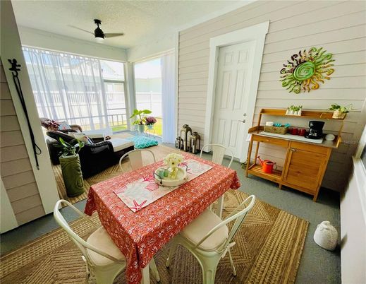 Dining room, Interior