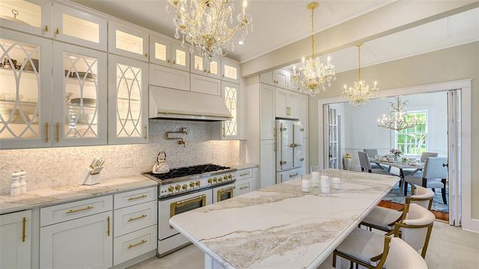 Chandelier, Dining room, Interior, Kitchen, Pendant Lights, Stainless Steel Appliances
