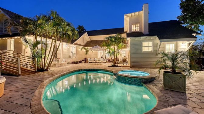 Exterior, Pool