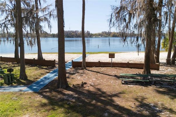 Exterior, Lake