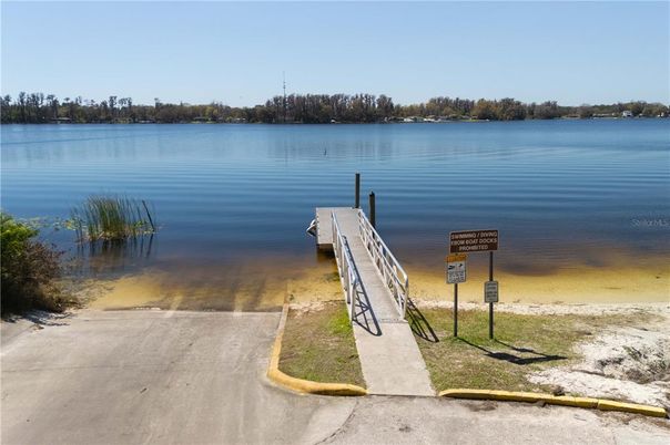 Exterior, Lake