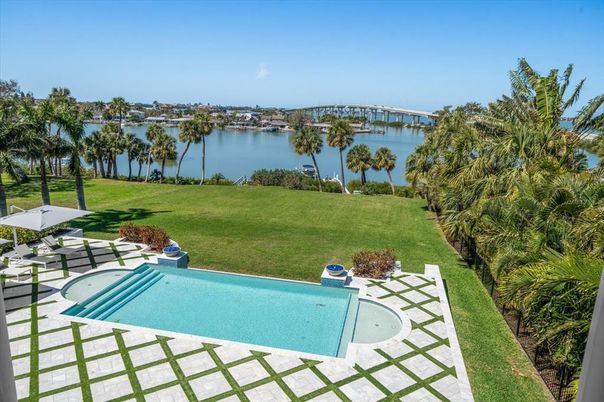Exterior, Pool, Water