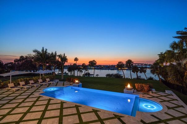 Exterior, Pool, Water