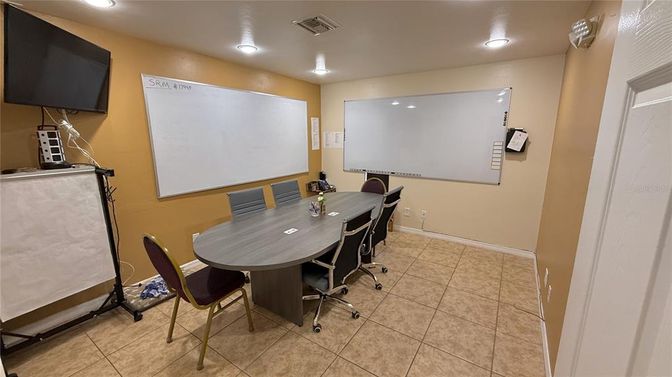 Dining room, Interior, Recessed Lighting