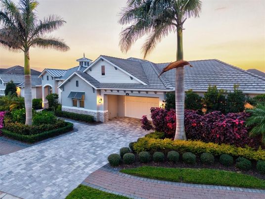 Attached, Exterior, Facade, Mediterranean