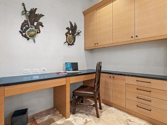 Home Office, Interior