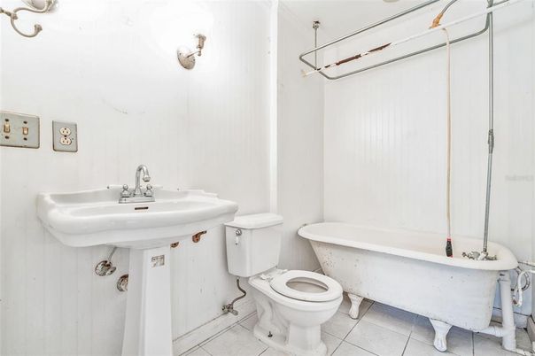 Bathroom, Free Standing Baths, Interior