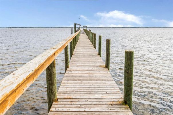 Exterior, Lake