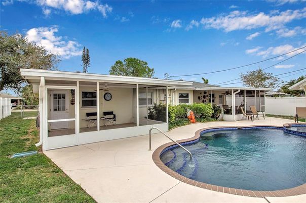 Exterior, Pool