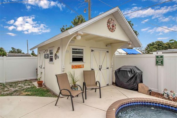 Exterior, Pool