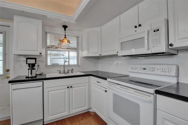 Interior, Kitchen, Pendant Lights, Wood Texture Flooring