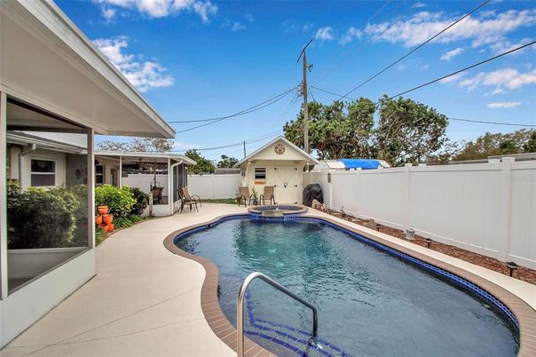 Exterior, Pool
