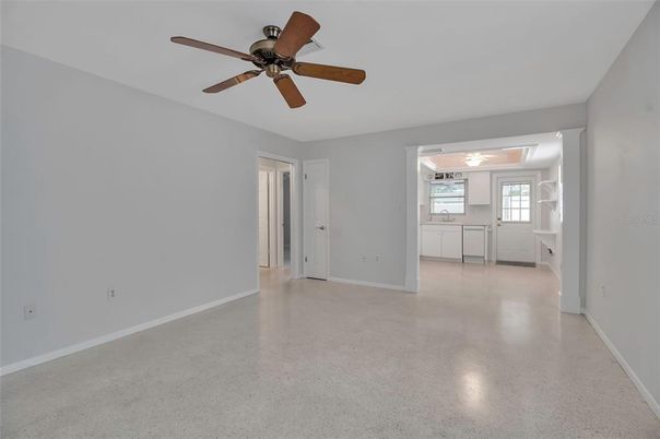 Empty room, Interior