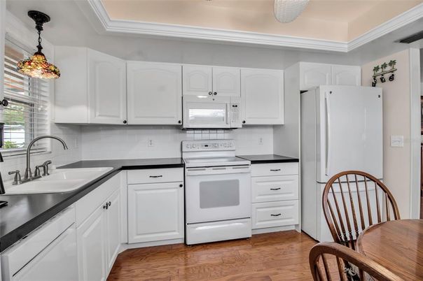 Interior, Kitchen, Pendant Lights, Wood Texture Flooring