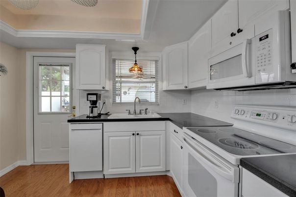 Interior, Kitchen, Pendant Lights, Wood Texture Flooring