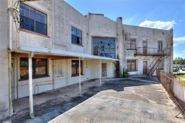 Exterior, Facade, Rowhouse