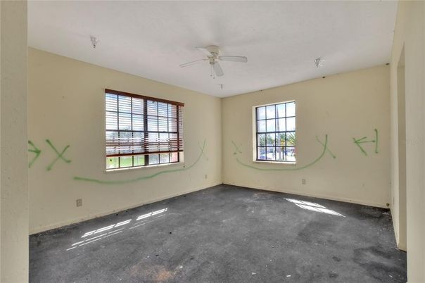 Empty room, Interior