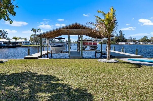 Exterior, Lake