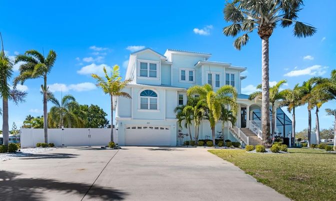 Attached, Exterior, Facade, Mediterranean