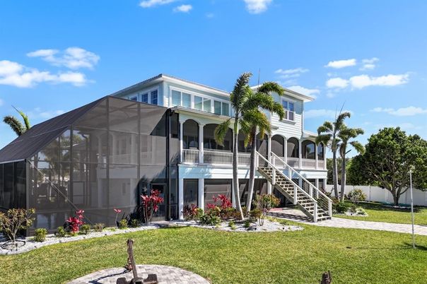 Backyard, Exterior, Facade, Modern
